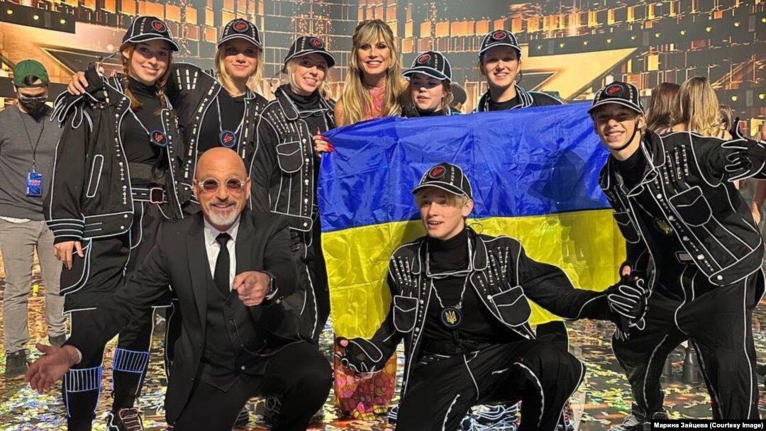 Members of the Ukrainian Light Balance Kids dance troupe pose with judges after their spectacular performance earlier this month on the popular TV show America`s Got Talent All Stars. 