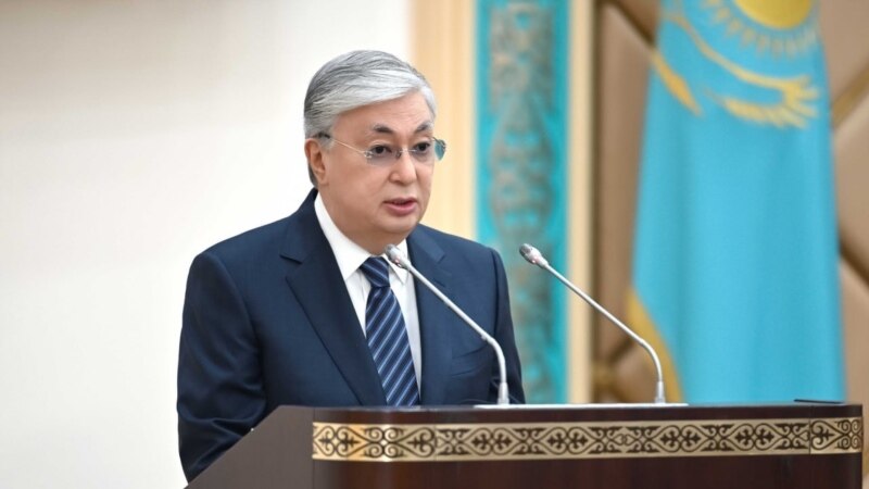 «Слишком сложный и имеет признаки советской эпохи» – президент Казахстана предложил изменить государственный герб