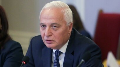 Председателят на Сметната палата Цветан Цветков беше спрян от охраната