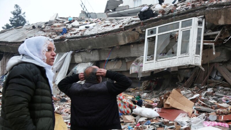 Skena tragjike pas tërmeteve në Turqi dhe në Siri