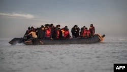 Ілюстрацыйнае фота. Мігранты ў моры непадалёк ад Дзюнкерку (паўночная Францыя), 12 кастрычніка 2022 году