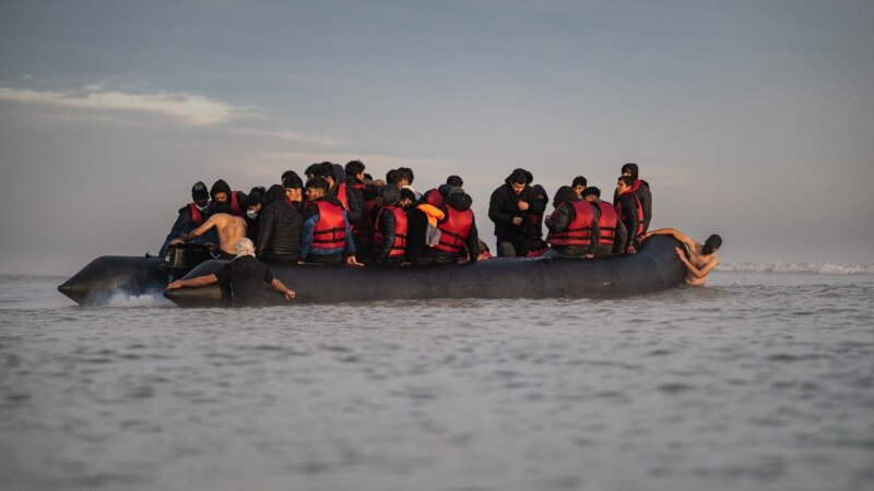 Brod s migrantima potonuo u kanalu Lamanš, šestoro mrtvih 