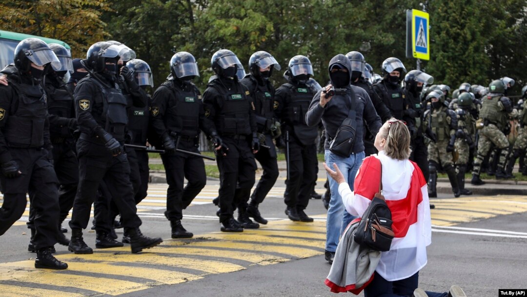 Forțele de ordine din Belarus au intervenit în forță de numeroase ori și au arestat protestatari pașnici