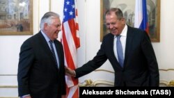 Rex Tillerson și Serghei Lavrov la Viena, 7 decembrie 2017.