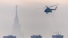 Вертолёт Ми-8 над Москвой