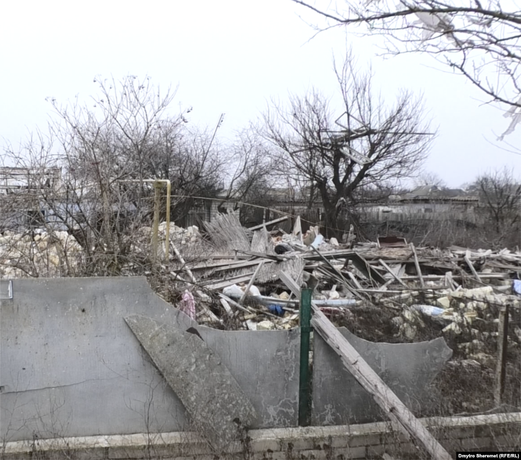 Руїни будинку, в якому, як кажуть очевидці, окупанти підірвали закатованих українців