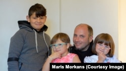 Євгена Межевого розлучили з трьома неповнолітніми дітьми на російському блокпості біля Маріуполя. Вони не бачилися більш як два місяці