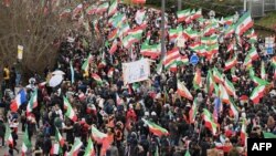 Učesnici mitinga protiv iranskog režima ispred Evropskog parlamenta u Strazburu, u istočnoj Francuskoj, 16. januara.