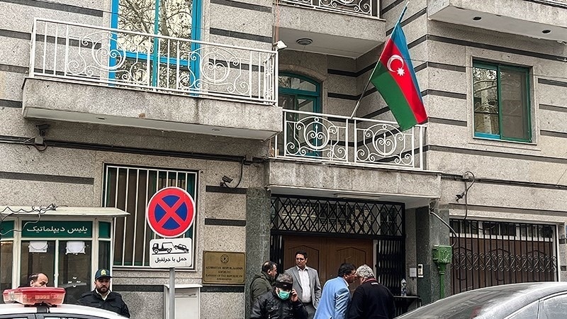 Азербайжан Тегерандагы элчилигинен кызматкерлерди эвакуациялоодо