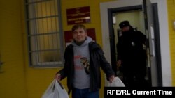 Михаил Лобанов после 15-суточного ареста. Кадр из фильма документального проекта "Признаки жизни"