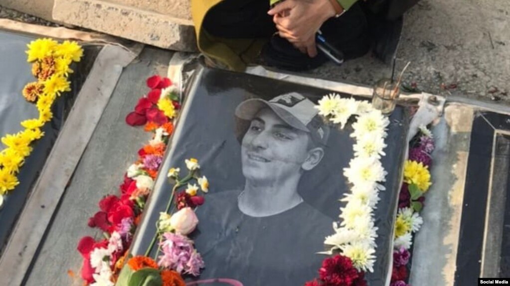مزار سیاوش محمودی، از کشته شدگان اعتراضات سراسری در ایران