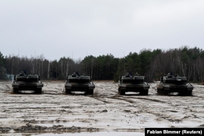 Tanket e llojit Leopard 2A7V gjatë një demonstrimi në Mynster, Gjermani, më 2022.