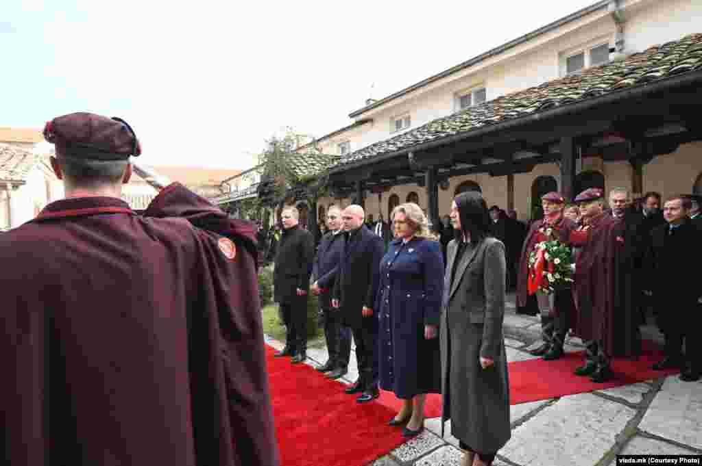 Премиерот Димитар Ковачевски и владина Делегација на гробот на Гоце Делчев