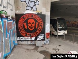 Графит за поддршка на руската парамилитантна група Вагнер исцртан на Бранков мост во Белград