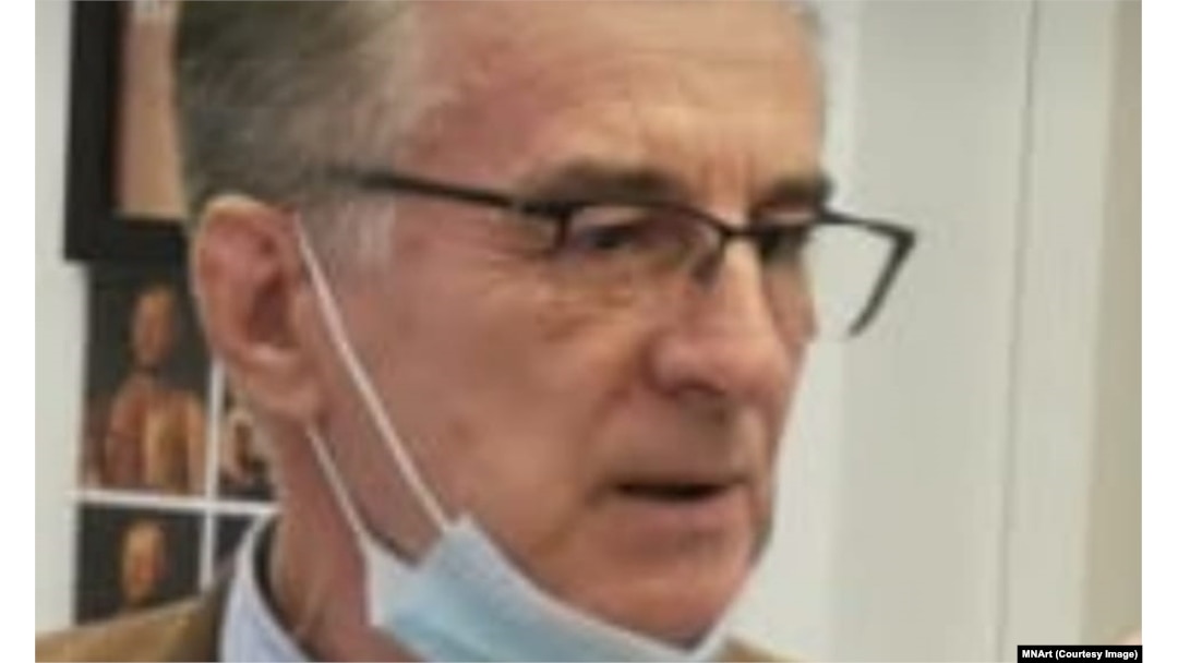 Victor Neumann.
