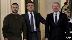 Ֆրանսիայի նախագահ Էմանյուել Մակրոնը, Գերմանիայի կանցլեր Օլաֆ Շոլցը և Ուկրաինայի նախագահ Վլադիմիր Զելենսկին Ելիսեյան պալատում, Փարիզ, 9-ը փետրվարի, 2023թ.