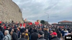 Qytetarë, delegacione dhe forca të sigurisë në manifestimin për Dellçevin
