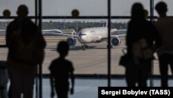 საილუსტრაციო ფოტო: მგზავრები რუსეთის ერთ-ერთ აეროპორტში