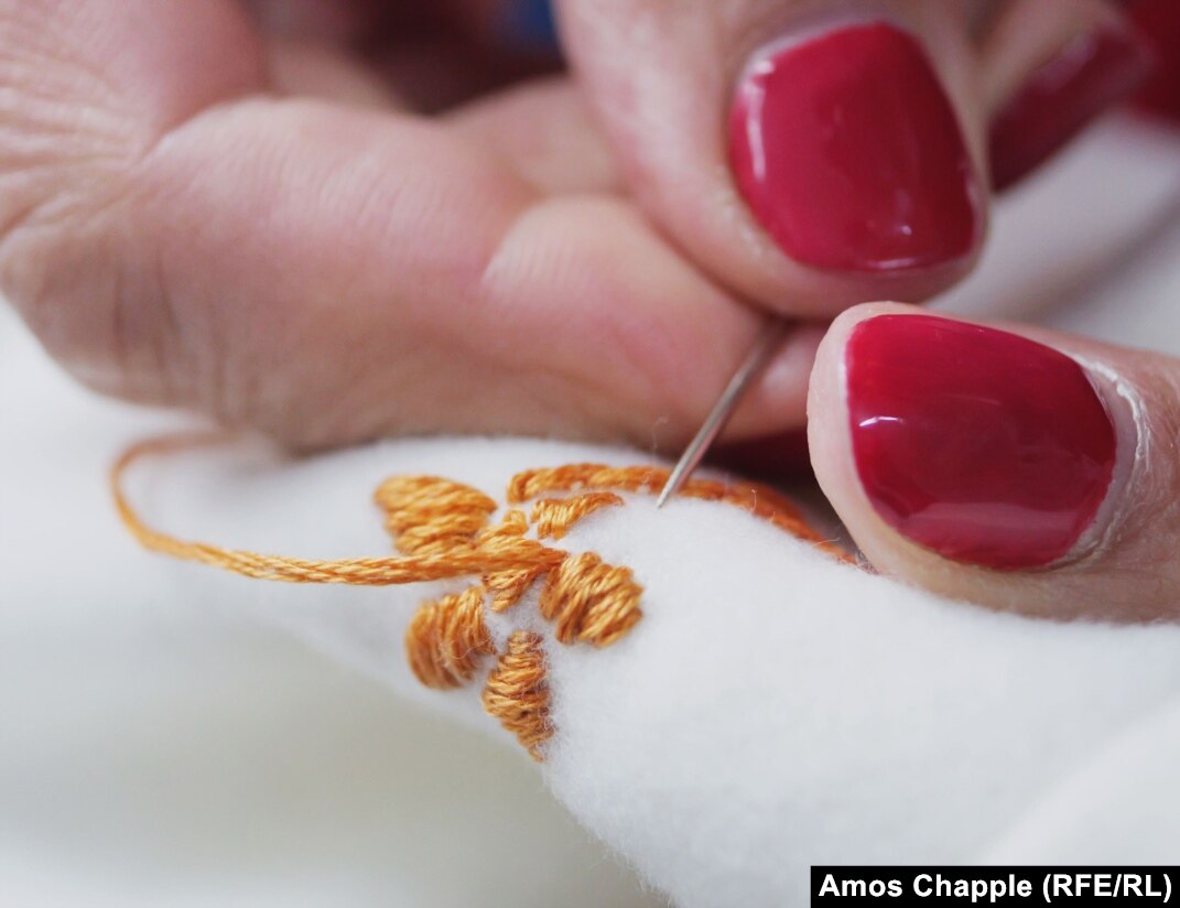 The art of the traditional blouse with embroidery on the shoulder (altiţă)  — an element of cultural identity in Romania and the Republic of Moldova -  intangible heritage - Culture Sector - UNESCO