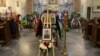 Труна Эдуарда Лобава ў касьцёле Сьвятога Аляксандра. Варшава, 11 лютага 2023
