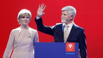 Бившият генерал Петър Павел печели изборите за президент на Чехия