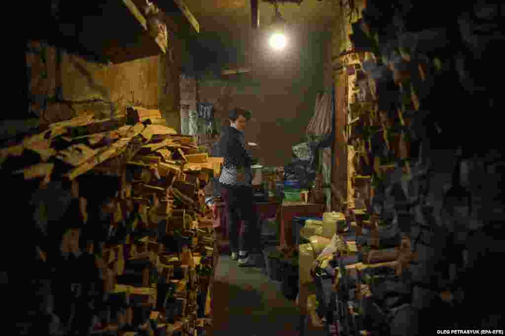 Another resident, Darya, cooks a meal in the basement, which she shares with others near the firewood they need to survive. With no running water or central heating system, conditions can be stressful.