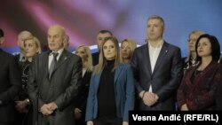 Predstavnici desno orijentisanih partija u Skupštini Srbije na konferenciji za novinare uoči sednice Skupštine Srbije 2. febraur