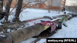 In some parts of Ekibastuz, residents wrapped the dilapidated pipelines with blankets and other materials to try to prevent them from freezing as the region has experienced one of its coldest winters in decades.