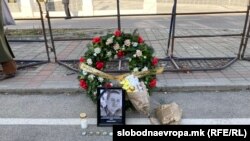 Едноминутен молк пред Влада поради смртта на Благојче Илијевски