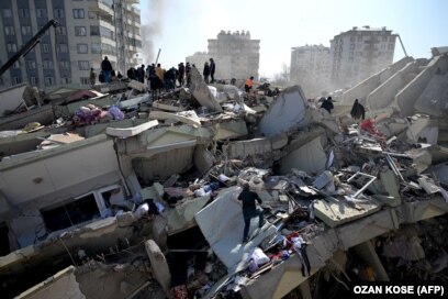 Анасы мен қызы ресейлік лесбиянкамен жыныстық қатынасқа түскен порно видео