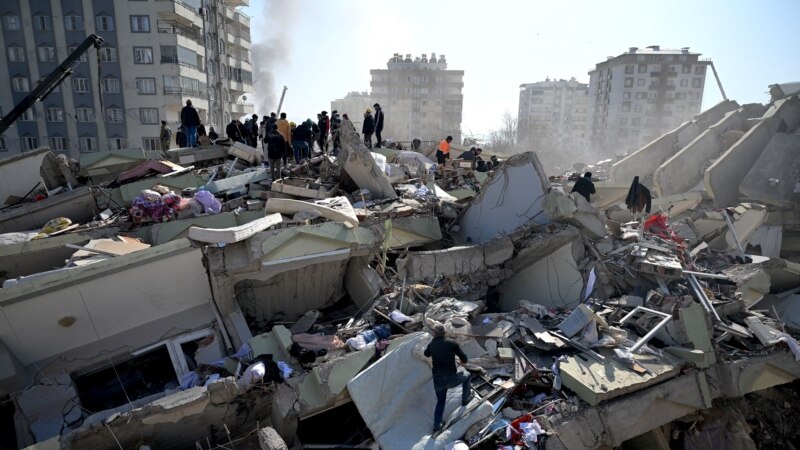 Експерти: Катастрофата во Турција е поради лоша градба