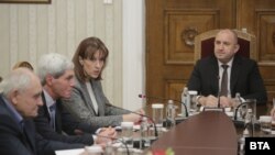 Председателят на ЦИК Камелия Нейкова и нейни колеги бяха приети от президента Румен Радев