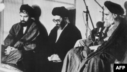 Ayatollah Ruhollah Khomeini (right) issued a fatwa ordering the execution of "apostates" in the late 1980s. (file photo)