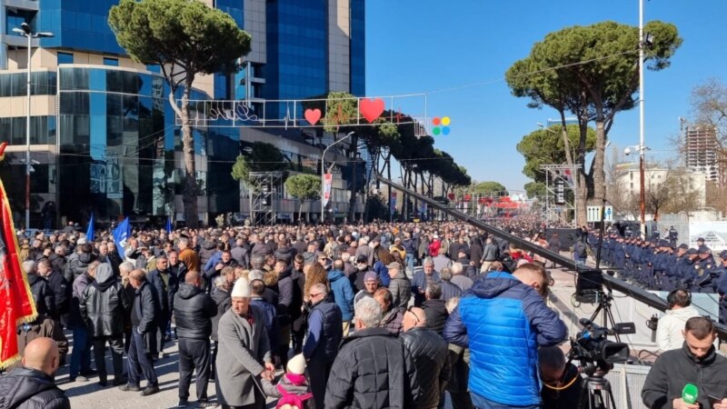Албанската опозиција повика на нов антивладин протест