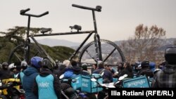 ფოტო არქივიდან: თბილისი. „ვოლტის“ კურიერების აქცია.