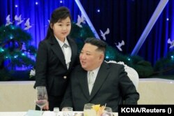 Sjevernokorejski vođa i njegova kćerka