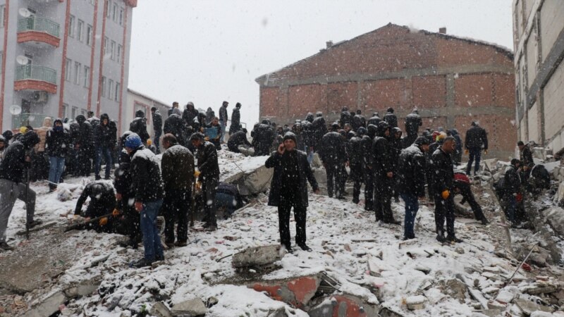 Cutremur în Turcia: cel puțin 8 mii de persoane salvate de sub dărâmături