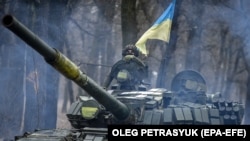 A Ukrainian T-72 tank maneuvers through the trees in the Donetsk region of eastern Ukraine on January 18.