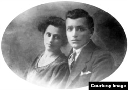 Мать и отец Леонида Симоновского, Вихна Абрамовна и Меер Мотлевич, единственная уцелевшая фотография предоставлена Николаем Симоновским.