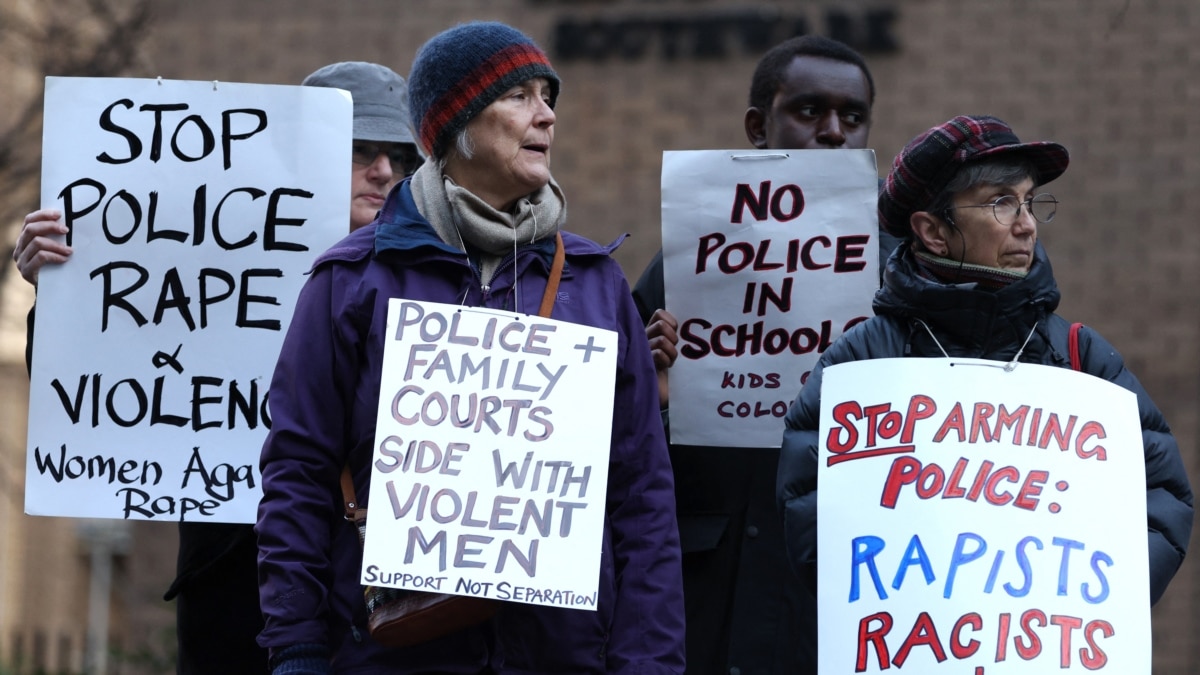 Бивш служител на полицията в Лондон получи 36 доживотни присъди,