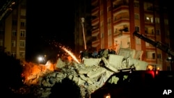 شمار قربانیان زلزله مهیب ترکیه در حال افزایش است
