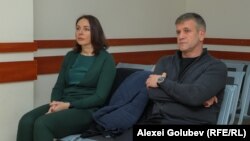 Fostul director SIS, Vasile Botnari, alături de soția sa, Natalia Botnari, la Curtea de Apel Chișinău, 17 ianuarie 2023