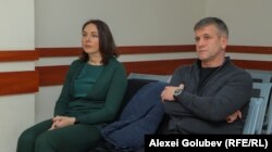 Fostul director SIS, Vasile Botnari, alături de soția sa, Natalia Botnari, la Curtea de Apel Chișinău, 17 ianuarie 2023