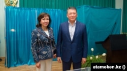 Biznesmeni kazak, Timur Kulibaev, dhe gruaja e tij, Dinara Kulibaeva, vajza e ish-presidentit Nursultan Nazarvbaev. 