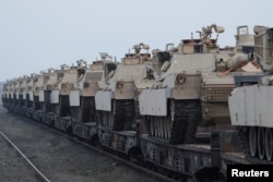 Американские танки Abrams, которые стреляют снарядами с обедненным ураном