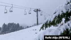 Qendra e skijimit në Brezovicë ka nëntë teleferikë për të njëjtin numër të pistave të skijimit - më e gjata prej të cilave është 3.500 metra.