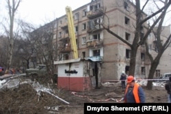 Дом в Запорожье, поврежденный в результате российских обстрелов в ночь на 16 января 2023 года