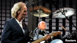 Майк Ръдърфорд и Фил Колинс репетират за първото турне на Genesis в Северна Америка от 15 години, Торонто, 5 септември 2007 г.