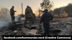 За повідомленням, авіаційні ракети влучили в промислову будівлю в районі Семенівки