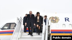 Премьер-министр с супругой прибывают в Алматы, 2 февраля 2023 г․